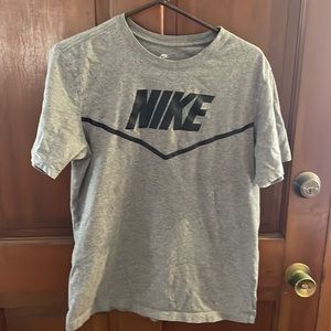 Men’s medium Nike short sleeve t shirt